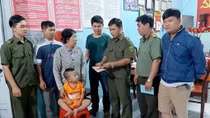 Trao trả bé trai 26 tháng tuổi bị lạc về cho người thân