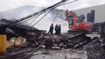 Cháy lớn tại Cty TNHH Thương mại Thạch Dương, thiệt hại hàng trăm triệu đồng