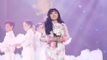 Ca sĩ Hương Lan: Còn thương rau đắng mọc sau hè