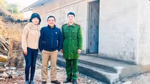 Vợ chồng trẻ hiến đất xây trụ sở và nhà ở cho cán bộ, chiến sĩ Công an xã