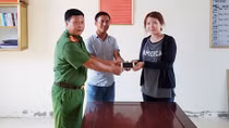 Trao trả tài sản cho khách du lịch