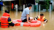 Trung tâm Yên Bái thành sông, đường sắt lên Lào Cai tê liệt