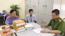 Chế tạo quả nổ mang đến nhà người có mâu thuẫn rồi "châm ngòi"