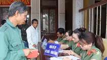 Lên biên giới cấp, đổi hộ chiếu cho người dân