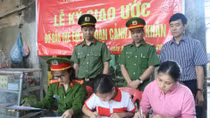 Thanh niên Công an nhận đỡ đầu học sinh có hoàn cảnh khó khăn