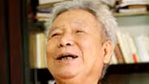 “Thơ là một lạng cảm hứng cộng với một tạ mồ hôi”