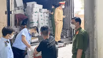 Tạm giữ hơn 13 tấn thực phẩm không rõ nguồn gốc xuất xứ