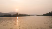Linh Giang sông thiêng quê mạ