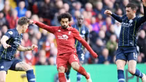 Liverpool và cuộc đua vô địch với Manchester City: Lửa đã cháy tới chân tường