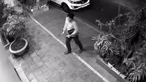 Nửa đêm phát hiện tên trộm "ngoại" có hành vi kỳ quái trong xe ô tô