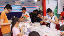 Cha mẹ viết sách cho con: Hành trình cần “tiếp lửa”