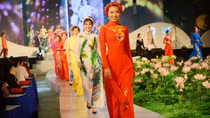 Hành trình quyện theo tà lụa cả phương Đông