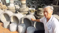 Người có thú sưu tập cối đá