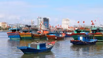 Thiếu lao động, nhiều tàu cá phải nằm bờ