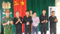 Khen thưởng lực lượng Công an giải cứu con tin an toàn