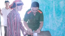 Vượt núi vào thôn, bản cấp chứng minh nhân dân cho đồng bào