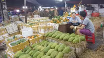Chợ đầu mối trước ngày cao điểm phục vụ Tết