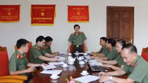 Hoàn thiện và thực hiện chế độ, chính sách phục vụ tốt công tác, chiến đấu
