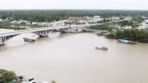 Dòng sông in bóng lịch sử xứ dừa