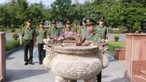 Tháng 7 ở nghĩa trang Hàng Dương