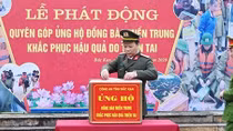 Quyên góp ủng hộ đồng bào miền Trung