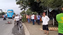 Người đàn ông gặp họa vì "tạt đầu" xe khách 