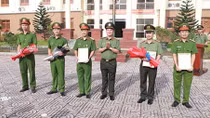Khen thưởng đơn vị khám phá vụ chiếm đoạt tiền ủng hộ nạn nhân thủy điện Rào Trăng 3