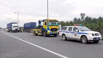 Tông xe liên hoàn trên cao tốc, nhiều người thoát chết trong gang tấc