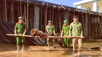 Ấm áp tình người nơi vùng “rốn” lũ đi qua