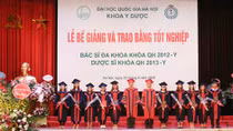 Đại học Quốc gia Hà Nội trao bằng tốt nghiệp bác sĩ đa khoa khóa I