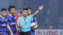 Bi hài từ trọng tài đến ông bầu V.League