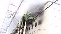 Cháy lớn công ty may, hàng ngàn công nhân hoảng hốt