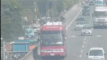 Xử phạt xe khách biển Lào đi lùi trên đường vành đai 3
