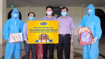 Vinamilk tặng sữa và 3.000 phần quà cho trẻ em đang cách ly