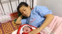 Bé gái nặng 5,5 kg chào đời đúng Ngày phụ nữ Việt Nam