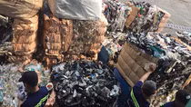 Đau đầu với hàng ngàn container phế liệu tồn đọng ở cảng