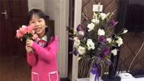 Hai bé gái bị lạc được Công an phường đưa về tận nhà lúc nửa đêm.