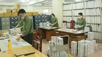 Bắt truy nã qua những trang hồ sơ