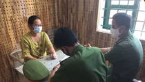 Mang kẹo ra đánh phỏm, thắng thua đổi thành tiền