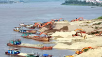 Tăng cường kiểm tra, xử lý khai thác cát, sỏi trái phép