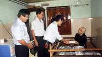 Công ty Truyền tải điện 2 thăm và tặng quà Mẹ Việt Nam Anh hùng