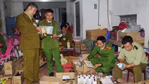 Cơ sở kinh doanh mỹ phẩm "chứa" mỹ phẩm không rõ nguồn gốc