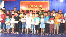 Mang yêu thương về xóm đạo bên bờ Gianh