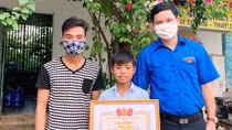 Tặng Bằng khen cho nam sinh dũng cảm cứu người