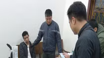 Vận chuyển ma túy, rút chốt lựu đạn, ném về phía công an 