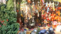 “Loạn giá” hàng trang trí Noel