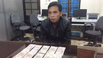 Bắt đối tượng rao bán tiền Việt Nam giả qua mạng zalo