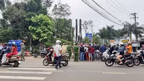 Người phụ nữ bán bánh mì gục chết trên vỉa hè