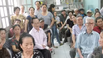 Mất 2 buổi xếp hàng mới nhận được tiền lương hưu