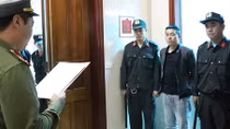 Khởi tố, bắt giam bị can “Tàng trữ, sử dụng trái phép vũ khí quân dụng”
